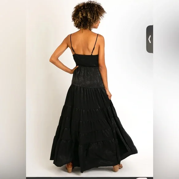 Chic Black Maxi Dress with Spaghetti Straps - Picture 2 of 8